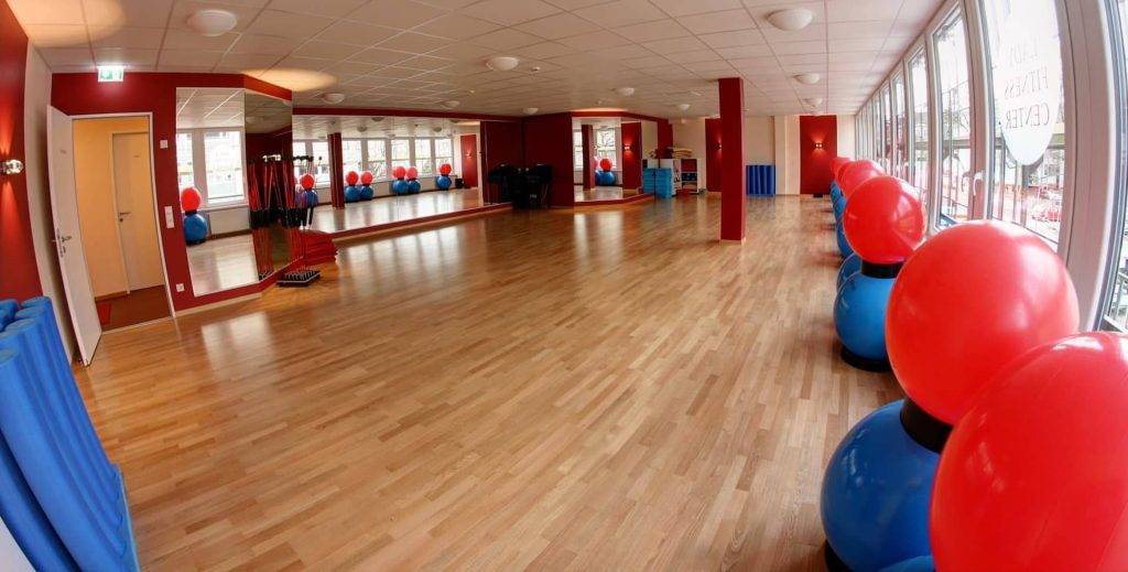 Kursraum L-F-C Rücken-Präventionskurs §20 - Pilates - Zumba - Yin und Yang Yoga - Power - Yoga - Lady Pump Langhanteltraining - Bauch, Beine und Po (Fatburner) - Anusara Yoga - Power Workout - Bauch, Beine und Po Aerobic - Zeit für Power - VinyasaYoga - Zumba - Complete Body Workout